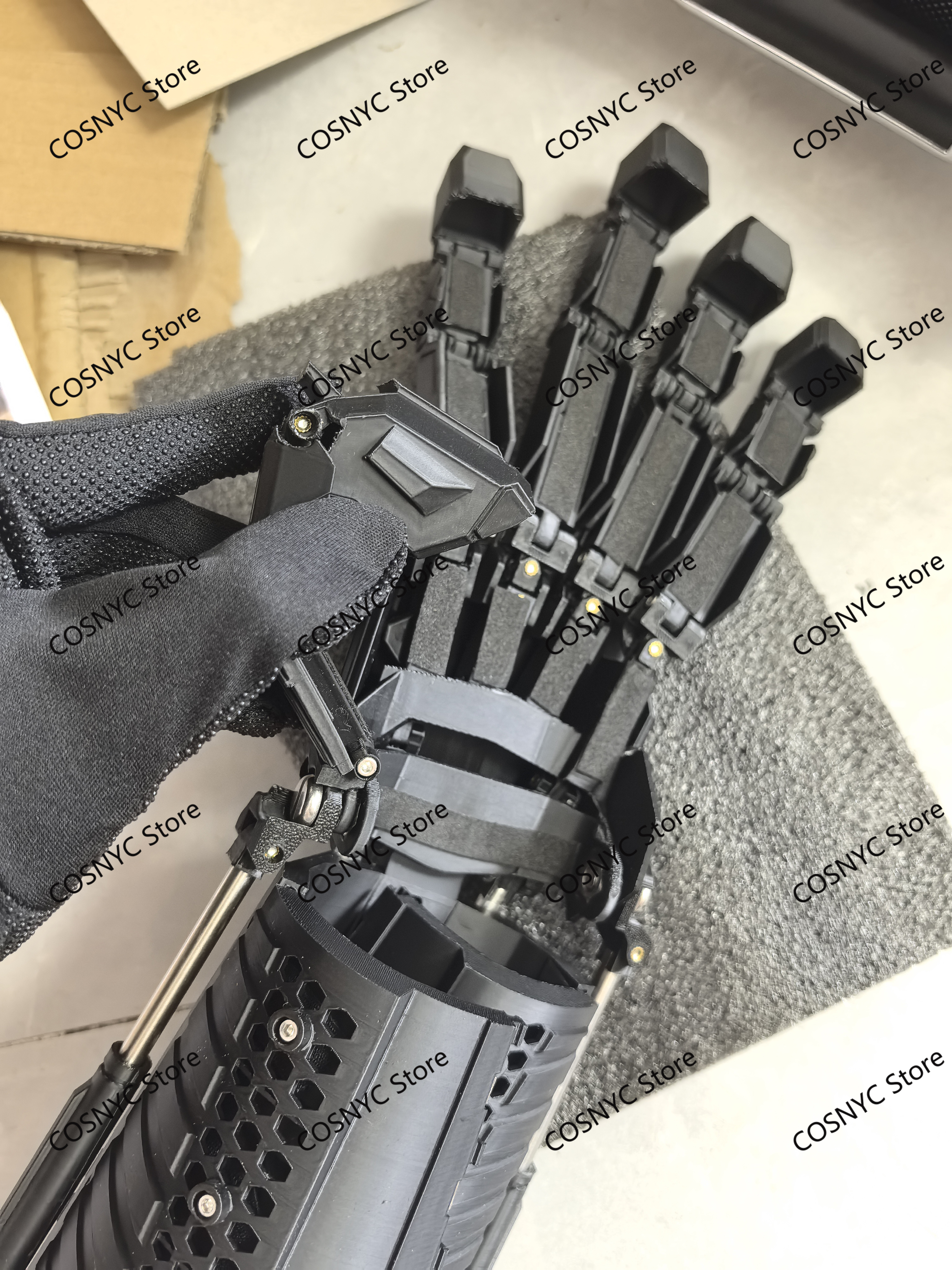 Wearable Machinery Gauntlet Cy - مراجعة Cosplay Prop 3D Print وسعره