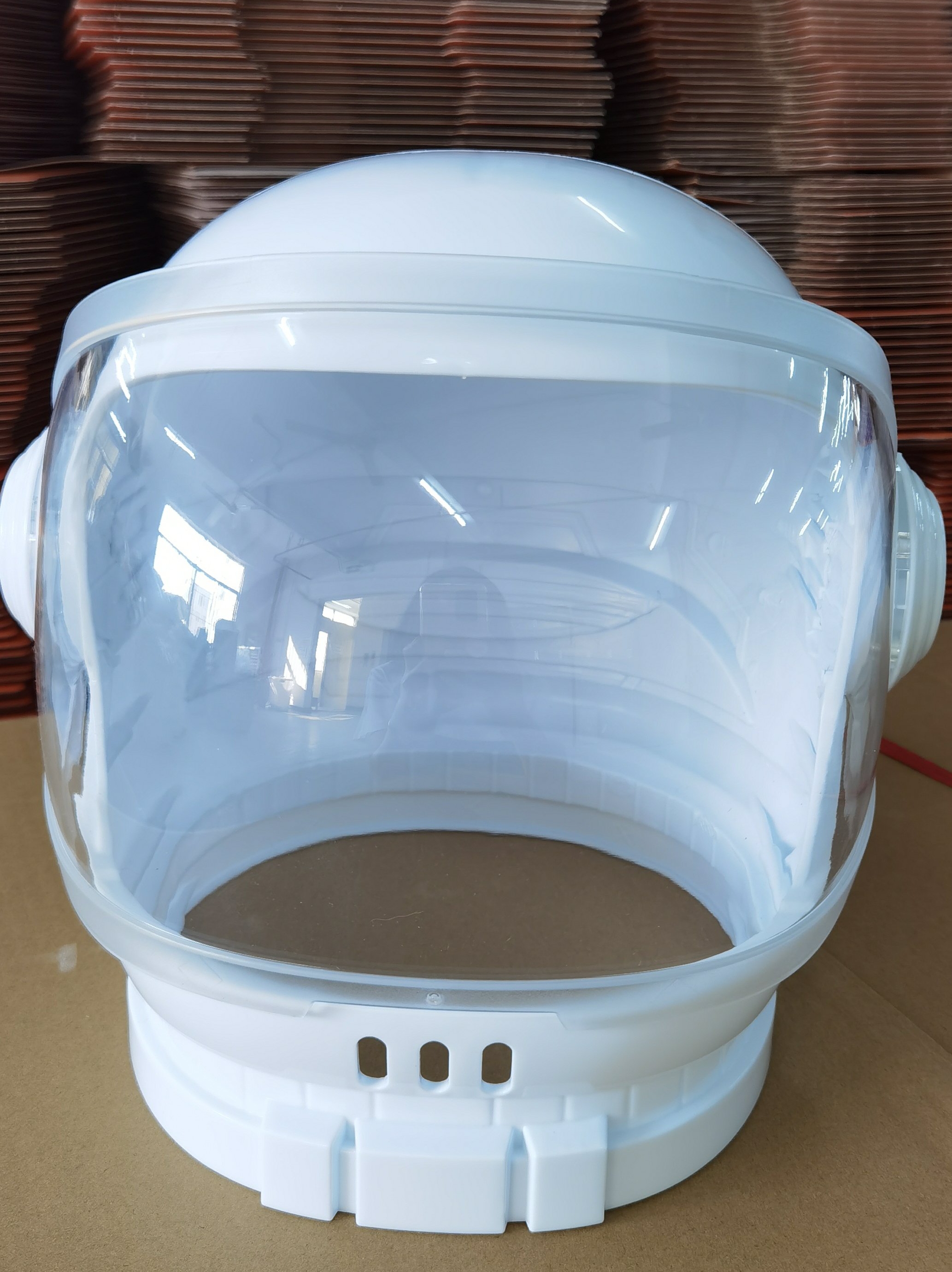 New White Transparent Astronau - مراجعة Cosplay Prop Display وسعره