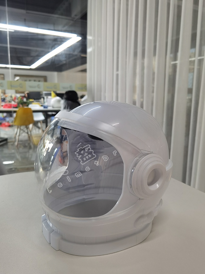 New White Transparent Astronau - مراجعة Cosplay Prop Display وسعره